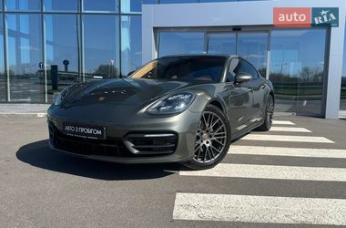 Porsche Panamera 2022