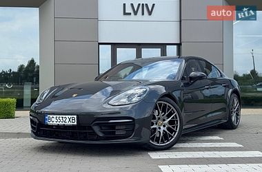 Porsche Panamera  2022