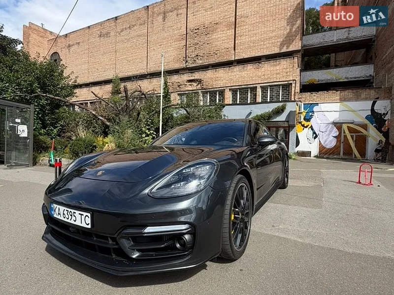 Porsche Panamera 2023