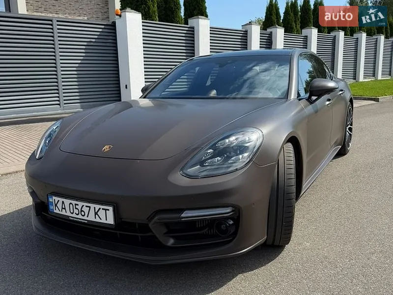 Porsche Panamera 2023