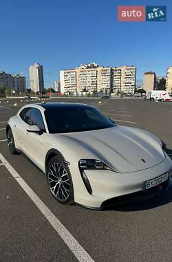 Porsche Taycan Cross Turismo 2022