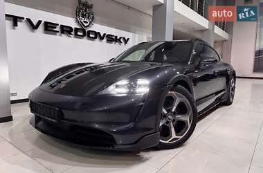 Porsche Taycan Cross Turismo  2022