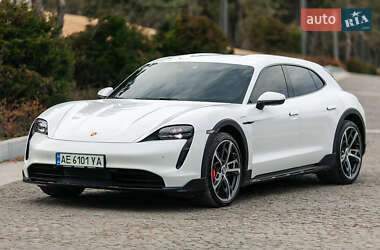 Porsche Taycan Cross Turismo 2023