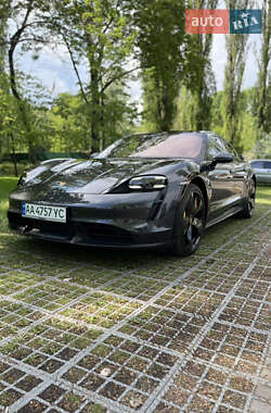 Porsche Taycan Cross Turismo  2021
