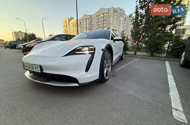 Porsche Taycan Cross Turismo  2021
