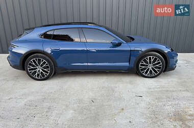 Porsche Taycan Cross Turismo  2023