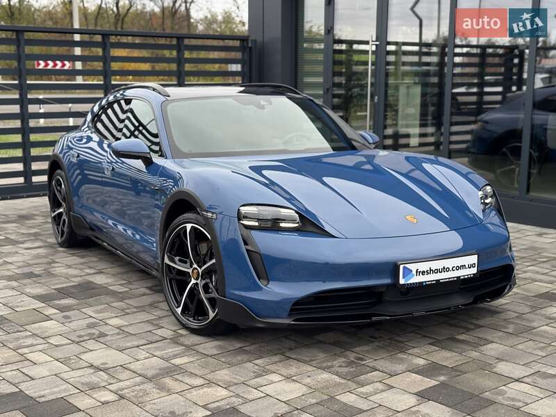 Porsche Taycan Cross Turismo