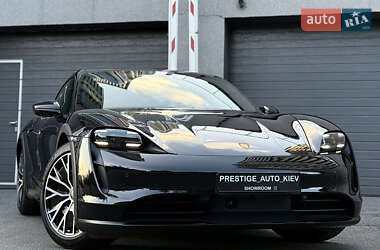 Porsche Taycan Cross Turismo 2023