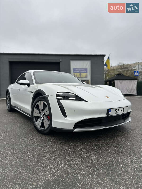 Універсал Porsche Taycan Cross Turismo