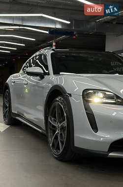 Porsche Taycan Cross Turismo  2022