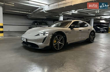 Porsche Taycan Cross Turismo 2023