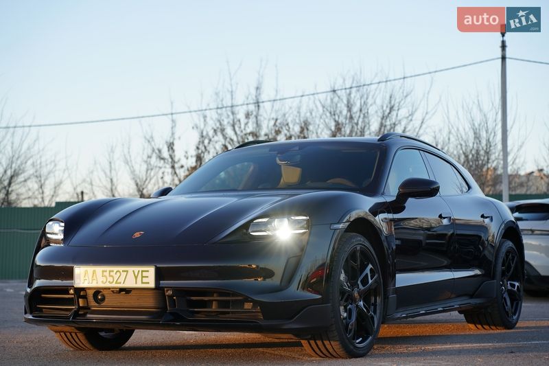 Седан Porsche Taycan Cross Turismo