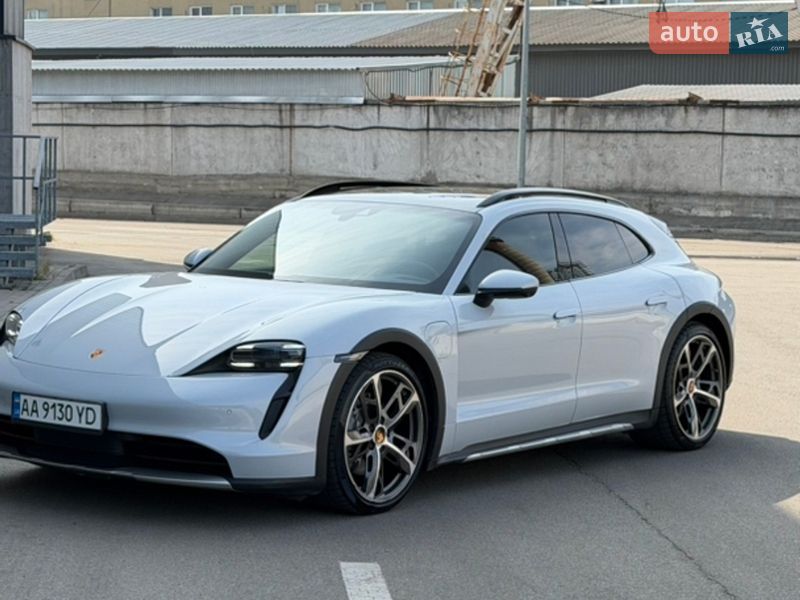 Porsche Taycan Cross Turismo