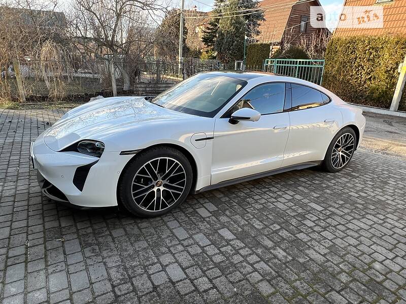 Легковые Porsche Taycan