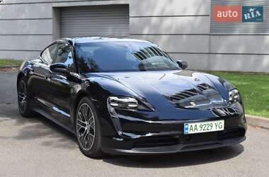 Porsche Taycan  2022