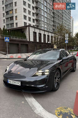 Porsche Taycan  2021