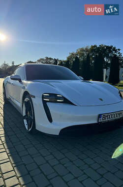 Porsche Taycan 2021