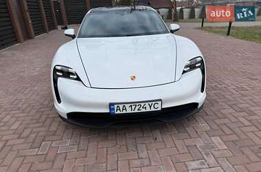 Porsche Taycan  2021