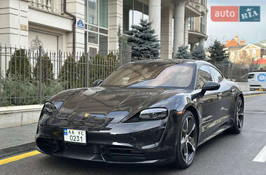 Porsche Taycan  2021