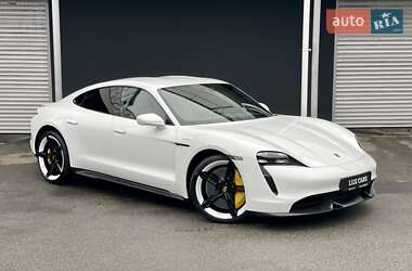 Porsche Taycan  2020