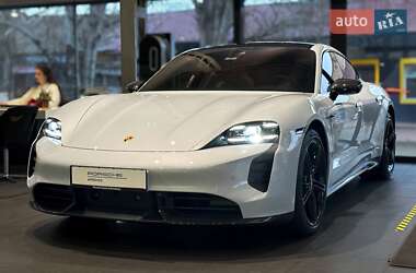 Porsche Taycan  2021