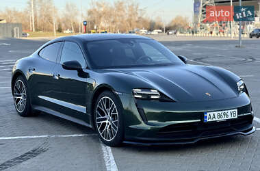 Porsche Taycan  2021