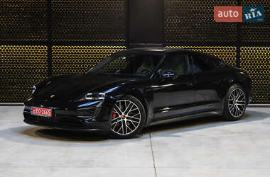 Porsche Taycan  2021