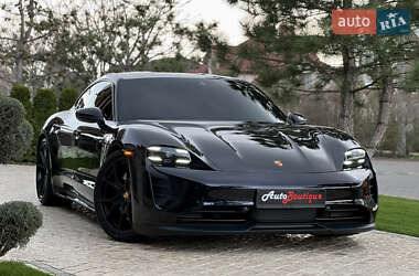 Porsche Taycan  2022