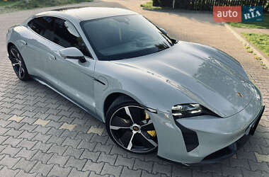 Porsche Taycan  2020