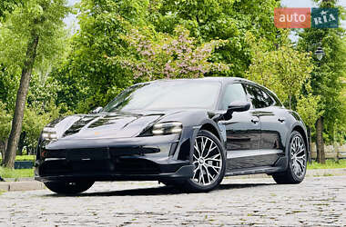 Porsche Taycan  2022