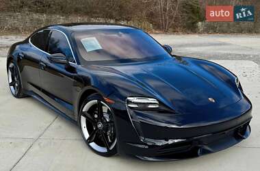 Porsche Taycan  2021