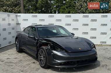 Porsche Taycan  2022