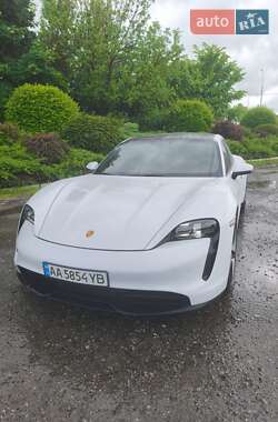 Porsche Taycan  2022