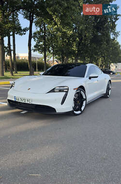 Porsche Taycan  2022