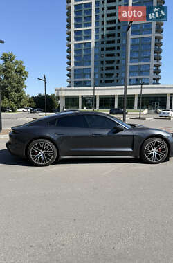 Porsche Taycan  2020