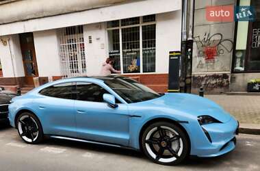 Porsche Taycan  2020