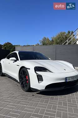 Porsche Taycan  2023