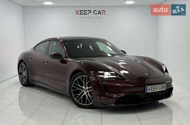 Porsche Taycan  2021