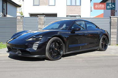Porsche Taycan  2022