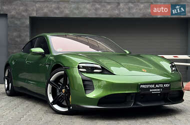 Porsche Taycan  2022