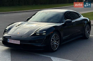 Porsche Taycan  2021