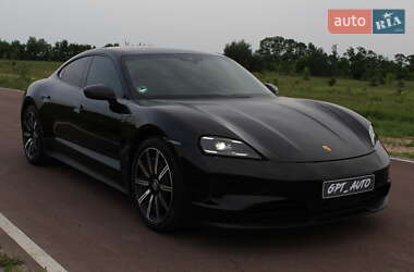 Porsche Taycan  2025