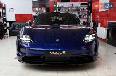 Porsche Taycan  2021