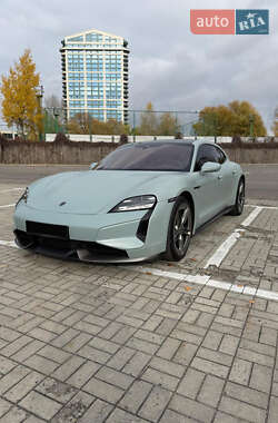 Porsche Taycan  2024