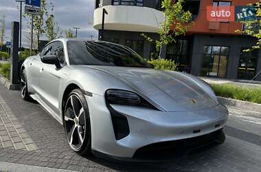 Porsche Taycan  2022
