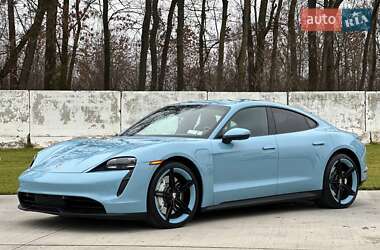 Porsche Taycan  2022