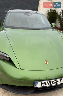 Porsche Taycan  2020