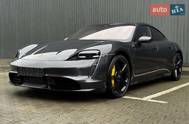 Porsche Taycan  2021