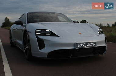 Porsche Taycan  2023