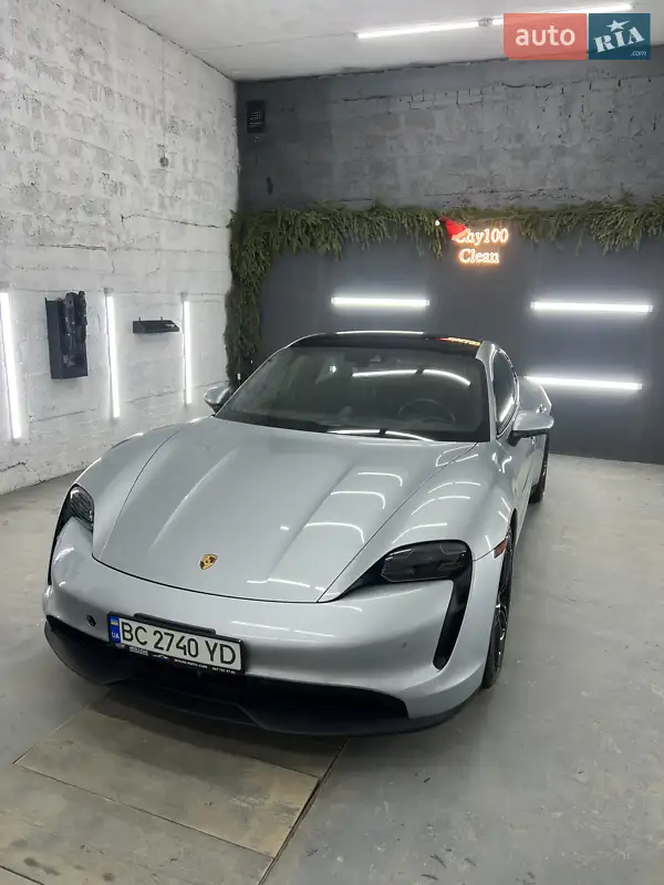Porsche Taycan 2021
